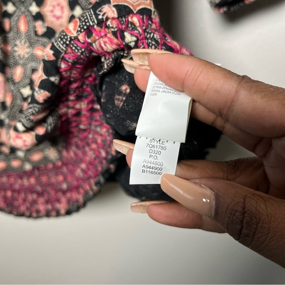 Lucky Brand Women Top 1X Black Pink Embroidered Split Neck Boho Dark Cottagecore - Picture 7 of 11